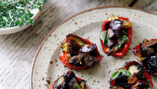 Petits poivrons rouges de France farcis à l’aubergine confite