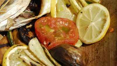 Poisson du marché en tuile, sauce Romesco