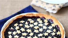 Linzertorte à la myrtille et au cassis