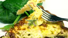 Tarte aux champignons et lardons, salade