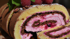 Gâteau roulé à la mûre