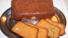 Cake au thon, tomate et cornichons