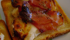 Tartines bacon-chèvre