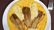 Omelette aux chicons braisés et au brie