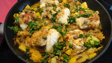 Lotte rôtie à la mangue sur nid de poireaux