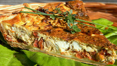 Quiche citronnée au thon, tomates séchées et fêta
