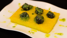 Escargots persillés sur polenta à l'emmental