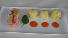 Tartare de saumon, rochers coco-curry-kiri