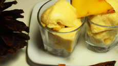 Coupe d'ananas tiède aux épices, glace à la vanille