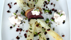 Asperges au magret de canard fumé & sa chantilly de magret