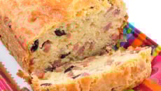 Cake aux lardons et olives