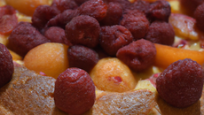 Charlotte aux framboises et aux abricots