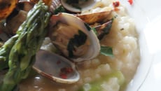 Risotto aux asperges vertes et aux palourdes