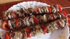 Brochettes d'agneau marinées