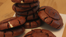 Cookies sablés double choc' aux pignons