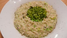 Risotto à l'ail des ours, brocoli, et petits pois