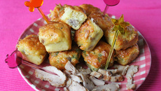 Mini-cakes aux émincés de poulet grillé Fleury Michon, parmesan et pignons de pins