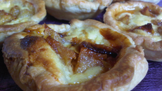 Tartelettes aux pommes et crème aux trois-saveurs