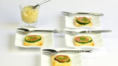 Petites tartelettes à la moutarde, courgettes et mortadelle