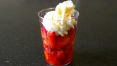 Soupe de fraises à l'eau de fleurs d'oranger et sa chantilly au mascarpone au gingembre