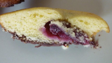 Madeleine à la cerise coque au chocolat