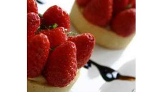 Exquise tartelette de fraise, crème anglaise au gingembre et cardamome