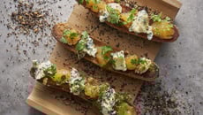 Toast céréalier au Saint Agur et bergamote