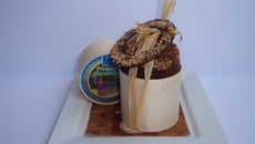 Petite boîte à cake aux pralinés, et cœur de caramel au praliné