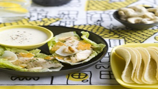 Puristes bouchées de salade caesar aux éclats de tuiles