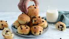 Petites brioches aux pépites de chocolat