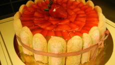 Charlotte aux fraises au nappage blond