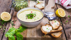 Soupe de pois cassés au bouillon de légumes