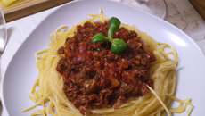 Spaghetti bolognaise au vin rouge