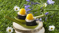 Sushi, chèvre frais, ail, noix et mangue