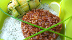 Ballotins de mousse d'églefin au combava et riz rouge de camargue