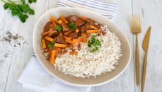 Riz long grain, et mijoté de bœuf en sauce