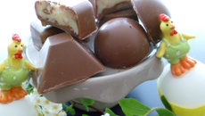 Chocolats au lait fourrés au chocolat blanc et noisettes