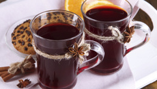 Punch de Noël aux fruits, vins, rhum et épices