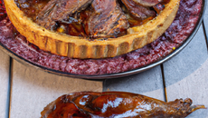 Magret de canard à la mélasse de grenade et sa tarte fine aux navets