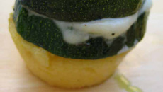 Pizza polenta et courgette coulis d' huile basilic