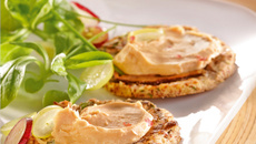 Blinis de sarrasin fraîchement moulu, aux shitakés et terrine forestière