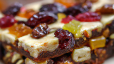 Carrés aux fruits secs et au beurre de cacahuètes