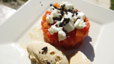 Tartare de tomates et sa glace au pain grillé