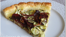 Tarte fine à la courgette, chèvre, magret de canard, thym et miel