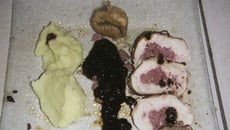 Roulade de poulet aux foies de volaille confits