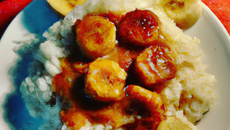 Riz au lait coco et bananes caramélisées