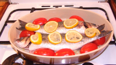 Bar au four au vin blanc et crème fraîche