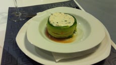 Tartare de saumon sur son tartare de tomates au basilic