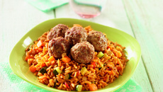 Boulettes de viande et leurs légumes