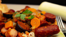 Encornets et chorizo et rubans de légumes